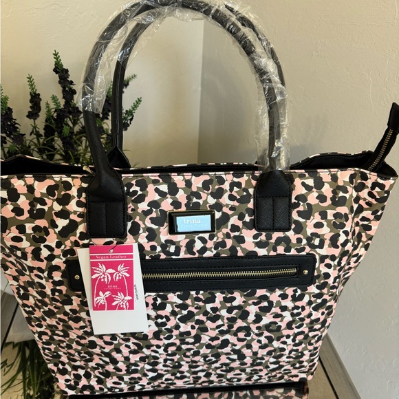 NWT Trina Turk leopard Print Tote with adjustable strap - Picture 3 of 6